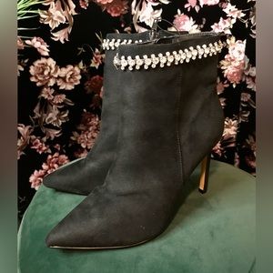 NWT Express Black Faux Suede Rhinestone Edge 4in Heel Ankle Boots Size 6